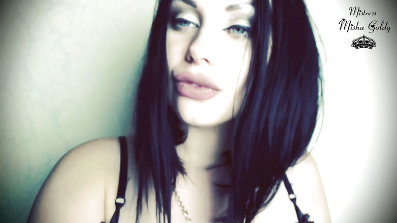 Goddess Misha Goldy: Mes lèvres - c’est une porte d’enfer pour les petits humains !