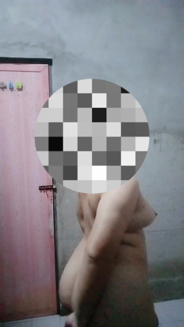 CumOnMeth: 想和我一起洗澡？