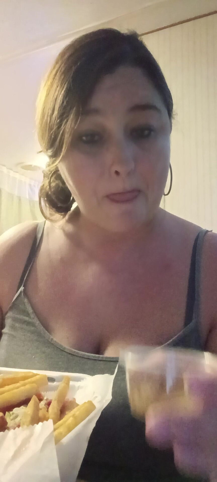 GoddessKristy00: Deusa comendo pizza