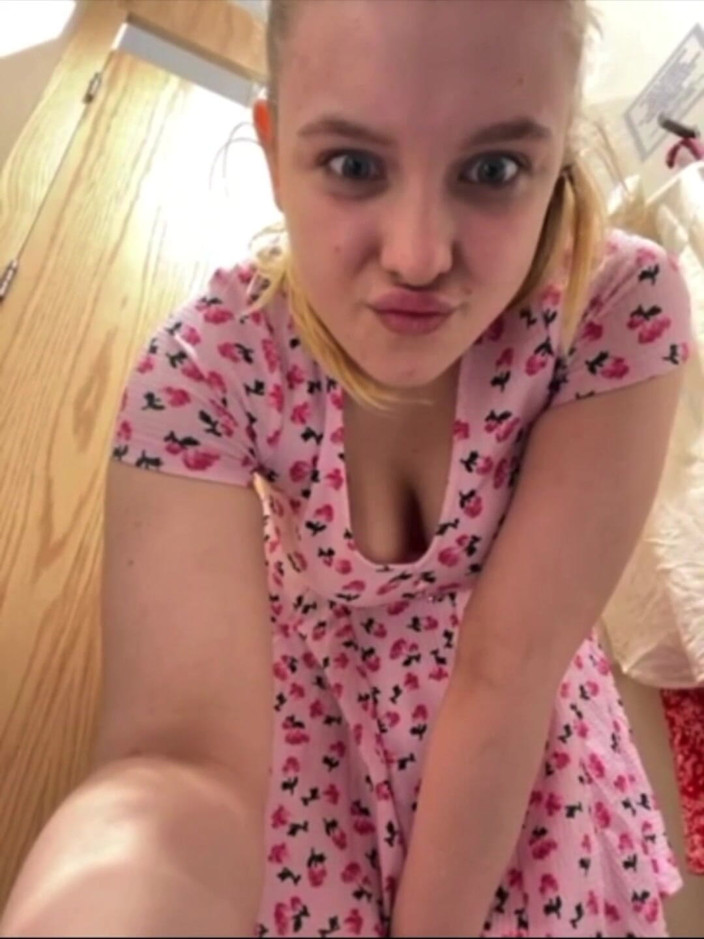 JuiceLussie: Masturbating in the Public Mall