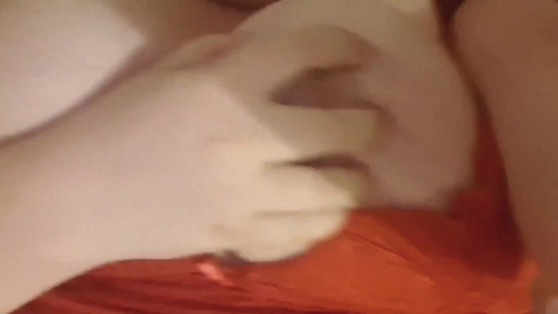 Real homemade BBW BBC porn: Joven inglesa grandota apretando chupando mis tetas frotando el gordo...