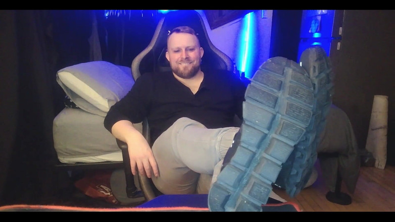 WolfgangWhite: Si participas, disfruta mis pies ;) Hasta puedes correrte sobre ellas...