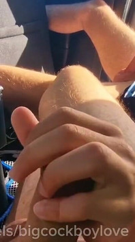 Um homem passando fodeu minha bunda apertada e suave e cobriu com porra quente
