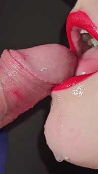 Prim-plan extrem: prepuț neglijaculat suge și linge! Muie lentă Asmr în timp ce suge spermă fierbinte!