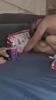 Une MILF amateur coquine baise avec son mari