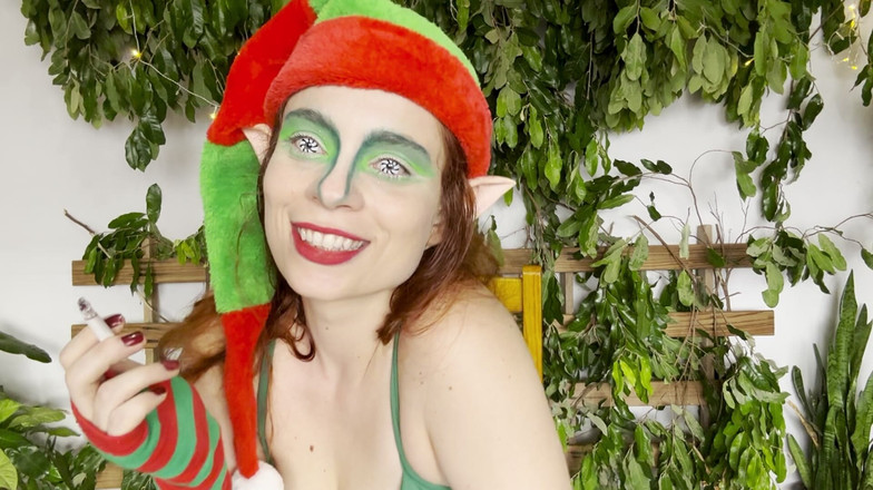 Auroraw: क्रिसमस योगिनी धूम्रपान करने वाला