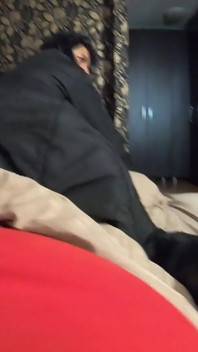 Orta yaşlı seksi kadın yüzünü sikiyor, domaltıyor ve uzun siyah kış ceketimin üzerine boşalıyor 183