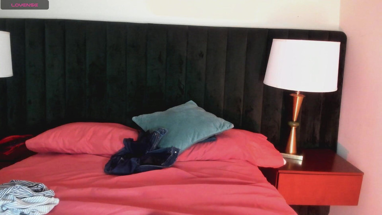 Kira Geiner: Обнаженная Милфа