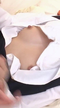 Travail, scène de sexe asiatique - 1 brune asiatique décide de baiser son pote de bureau