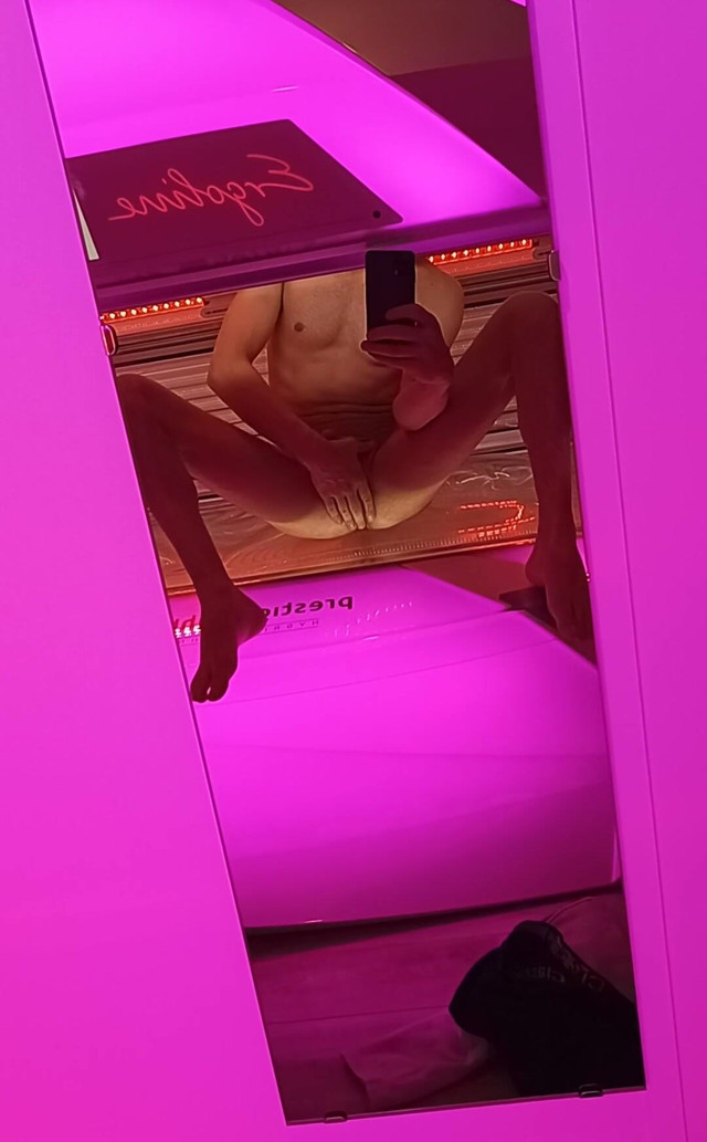 Rowan Tanning (Twotwinkhusbands)