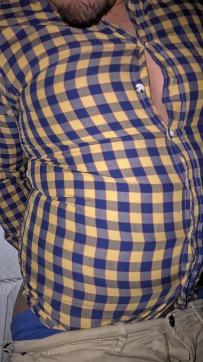 NakyJoss: Haciendo estallar mi botón en mi vientre