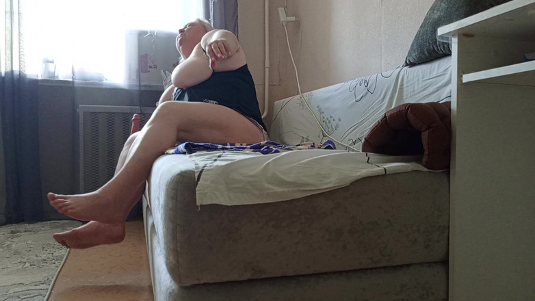 Zona901: Insatiable Girlfriend Masturbates Her Big Pussy with Her Sex Toys