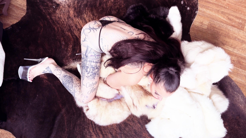 MissAlessaMilano: Fetiš po kožešině