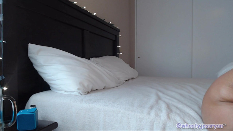 JessRyan: 双腿张开丰满的阴户乞求4射精