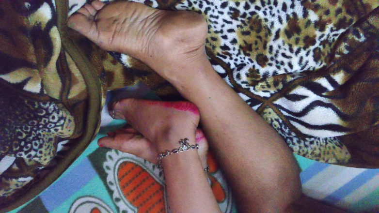 Meenu raj: Meenu Rajasthan yarak türetiyor ve yarağa biniyor