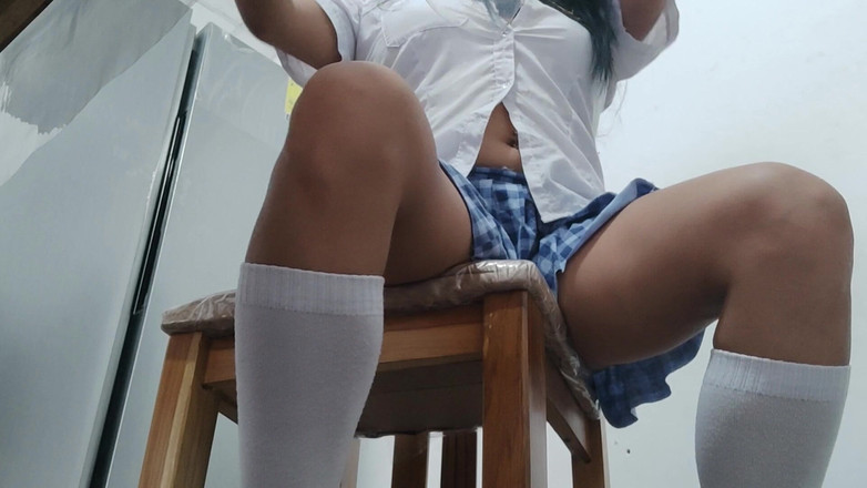NEGRITA SEXY: Murid semok lagi asik masturbasi memeknya yang kering pulang kelas...
