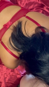 Mamă sexy filipineză de lângă pat se apleacă până la baltă cu ejaculare înăuntru - Lexxi Wett