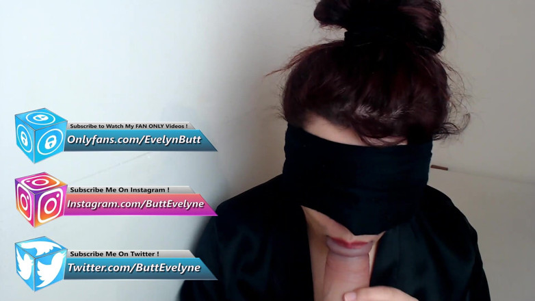 Evelyn Butt: 目隠しゲーマーの女の子が見知らぬ人の巨大なコックを吸う!