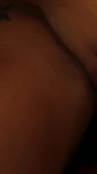 Jenna Presley menunggang Sybian sehingga dia menjerit, kemudian dikongkek pepeknya oleh zakar keras