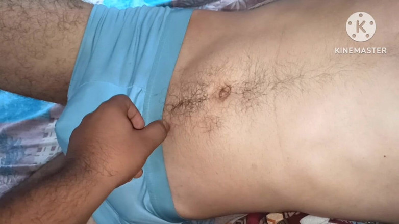 Desi__Panda: Poprvé se dotýkám spodního prádla mého nevlastního bratra o půlnoci