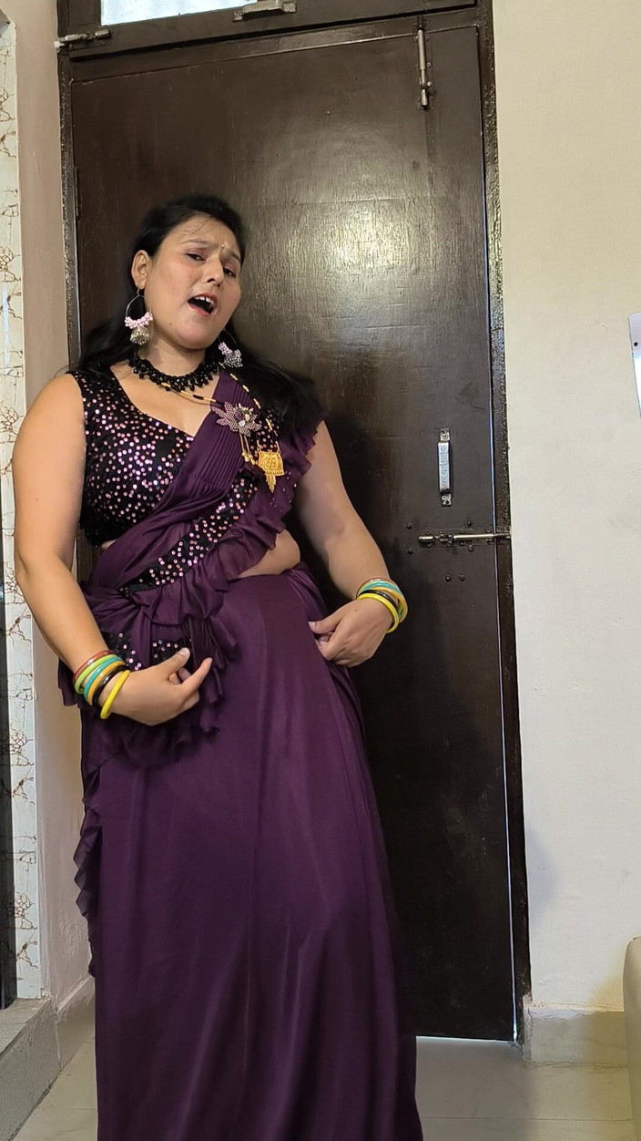 Puja555: Puja Bhabhi裸体舞蹈