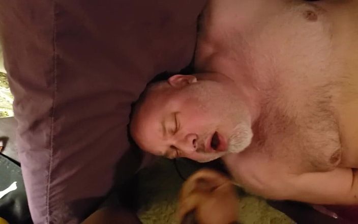 beardaddychub: ！小熊被大黑屌射精覆盖