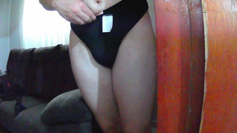 amateurbrazilian: 帮我把内裤从屁股上脱下来，爱