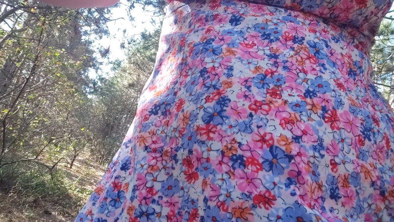 Risky Hairy Couple: Milchige titten und behaarte muschi ziehen im wald blank