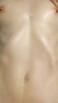 Pijat sensual bareng cewek semok rambut pirang sampai orgasme intens!