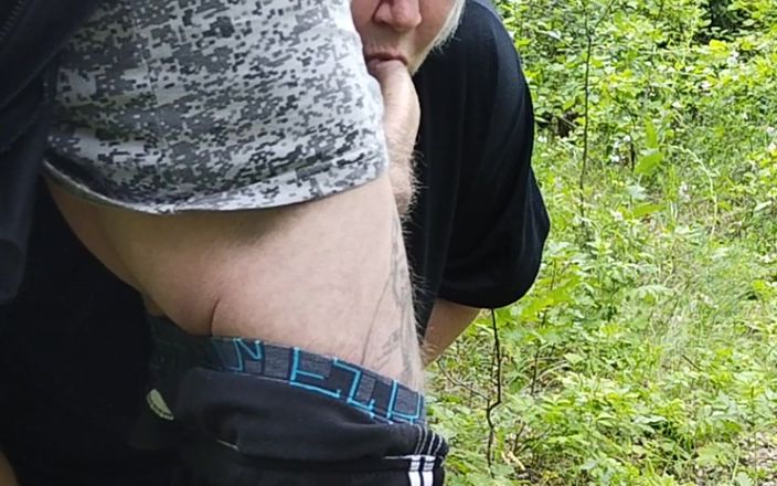 Zona901: Soacra îmi suge pula într-un parc și înghite sperma