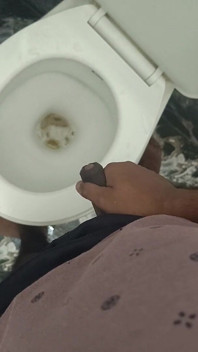 Mit mir pisst nackter heißer junge
