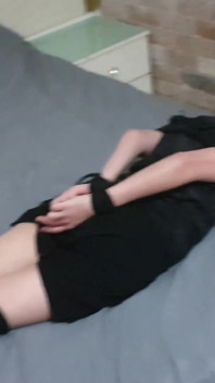 Miriam první Hogtie a lechtání
