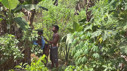 Amateur Teen Studio: जल्दी करो तो कोई भी हमें पकड़ेगा (पर्दे के पीछे)