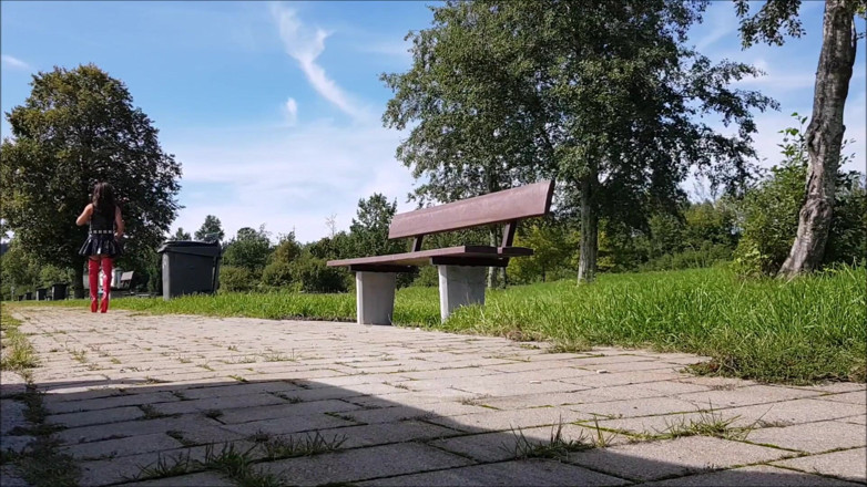 AndreaTVGirly: AndreaTVGirly na parkingu, czeka na mężczyzn