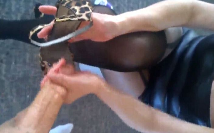 Master of porn: Tôi yêu đôi chân của cô ấy