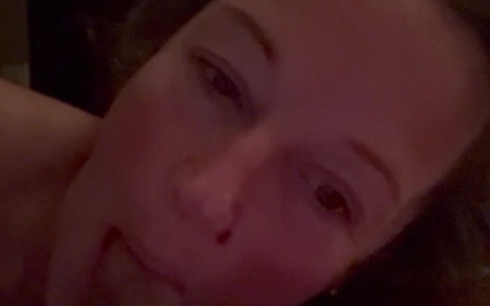 Bonewizzard69: Doğal evli kadın bonemaiden sabah erken sakso çekiyor ve elle muamele çekiyor