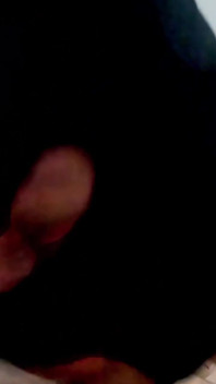 Olgun sürtük orta yaşlı seksi kadın balaclava giyiyor ve kalın ve büyük bir yarağa öğürüyor