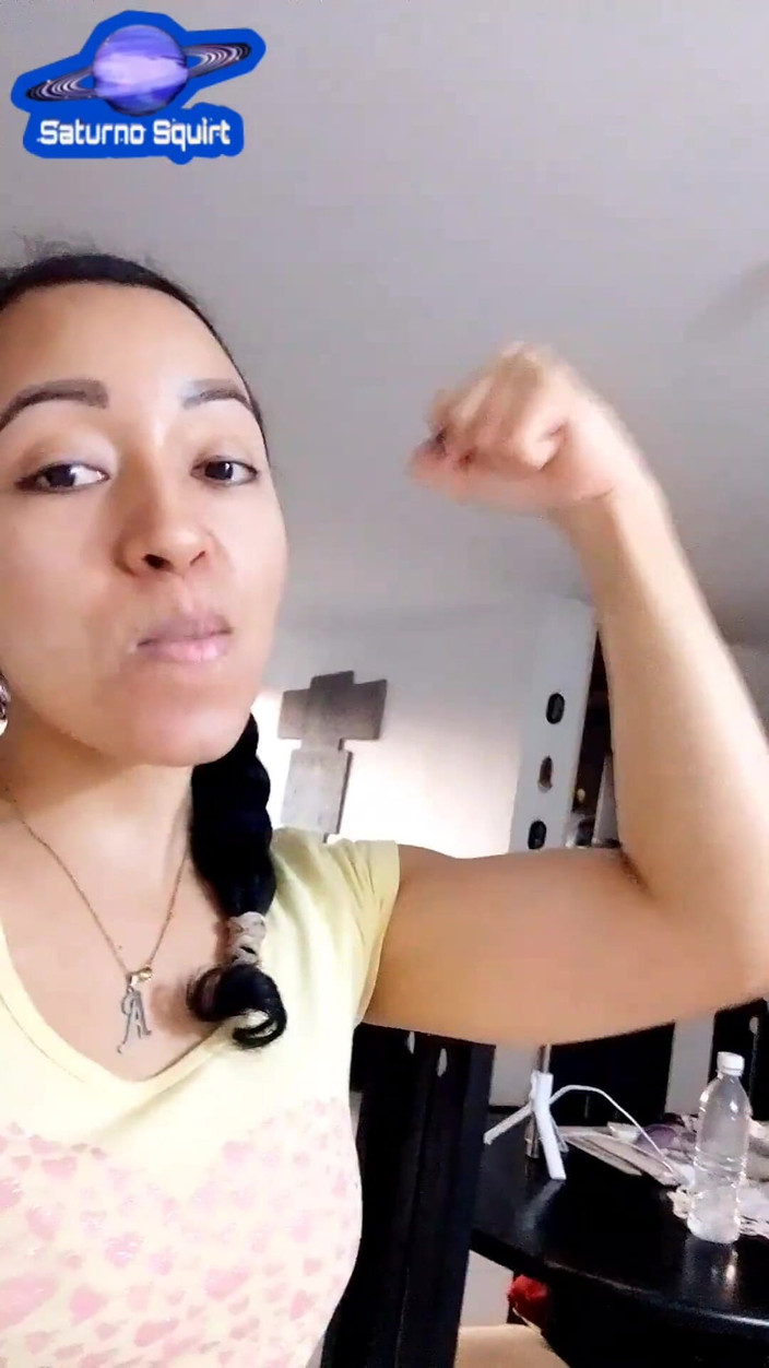 Saturno Squirt: Semeno Stříkání má dobré výsledky v tělocvičně, aby měl lepší...