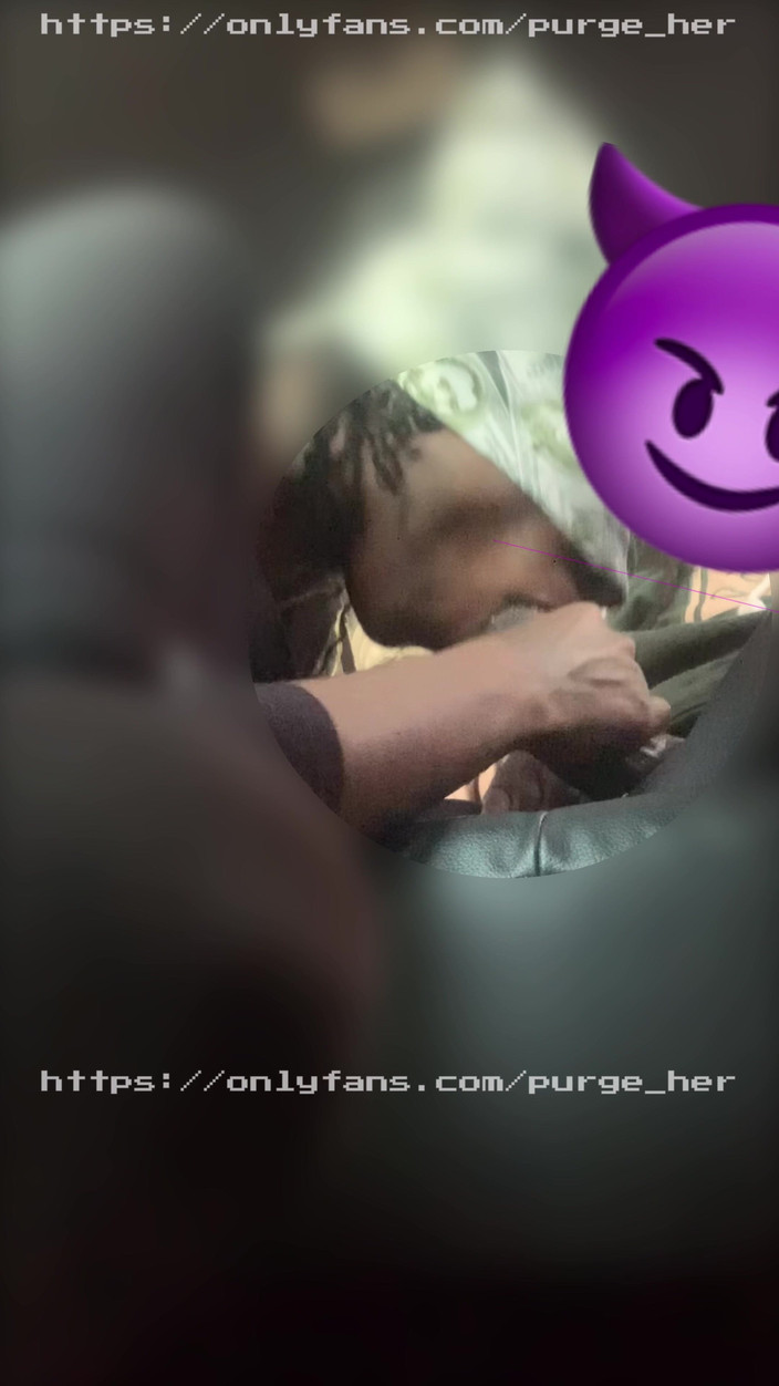 Purge_her: Leche En Su Garganta Frente a La Casa De Su...