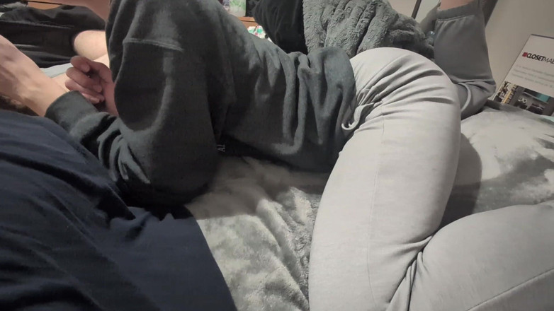 Mimiandevan: Bermain dengan kaki isteri semasa blowjob sudut pandangan pertama