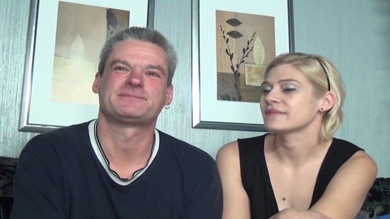 Deutscher hardcore: Hot German babe enjoys threesome with bisexual dudes