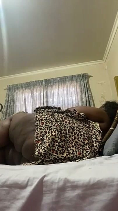 Legendary Booty Overdose: SSBBW noire, strip-tease coquin