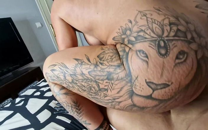 Danaxmuscles: Сука danaxmuscles смокче і жорстко трахає сусіда