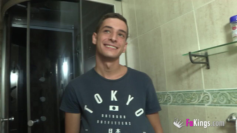 FAKings: Pranking en rookie babe: Hon tufft att hon skulle knulla...