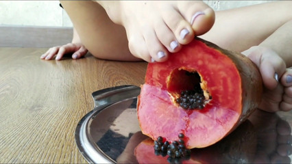 Solo Austria: The End of Papaya`s Life! Destroyed Under Sexy Feet!