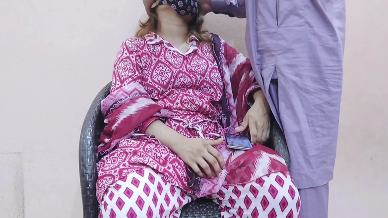 Faryal: 继女给继父口交-清晰的印地语音频