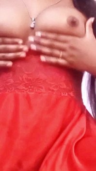 Siya Bhabhi Ne Banana Se Chut Fad Li（印地语）