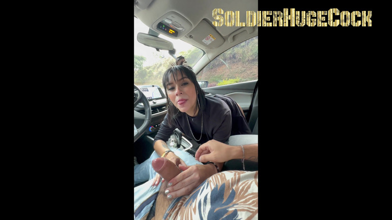 SoldierHugeCock: Vezmu ji domů a ona mi zaplatí kouřením mého ptáka