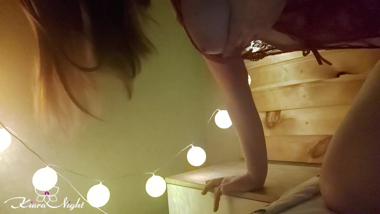 Kiara Night: Gadis toket besar lagi asik masturbasi memek dan orgasme