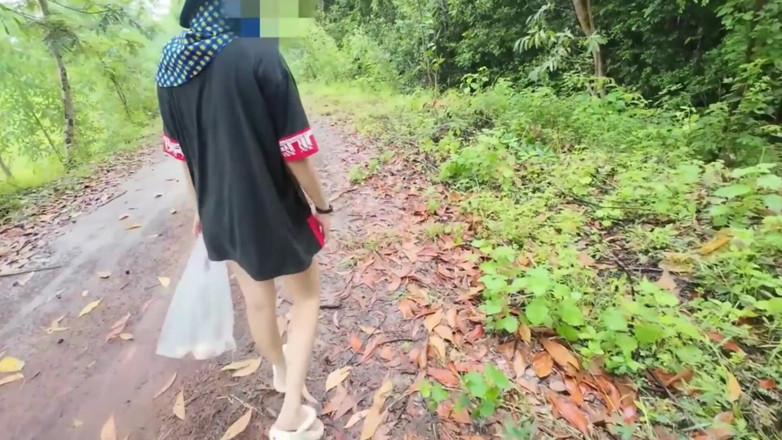 RealThaiSolo: Thai Girl Walking Showing Along the Side of the Field...